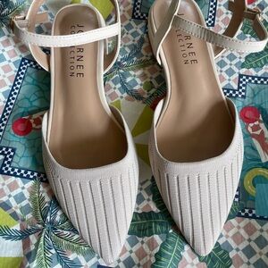 NWOT Journee Collection Women's Cream Flats